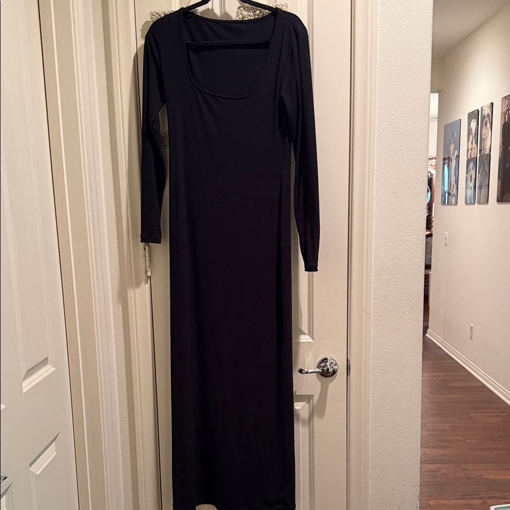 Black Long Sleeve Scoop Neck Maxi Dress - Classic Women's Dress